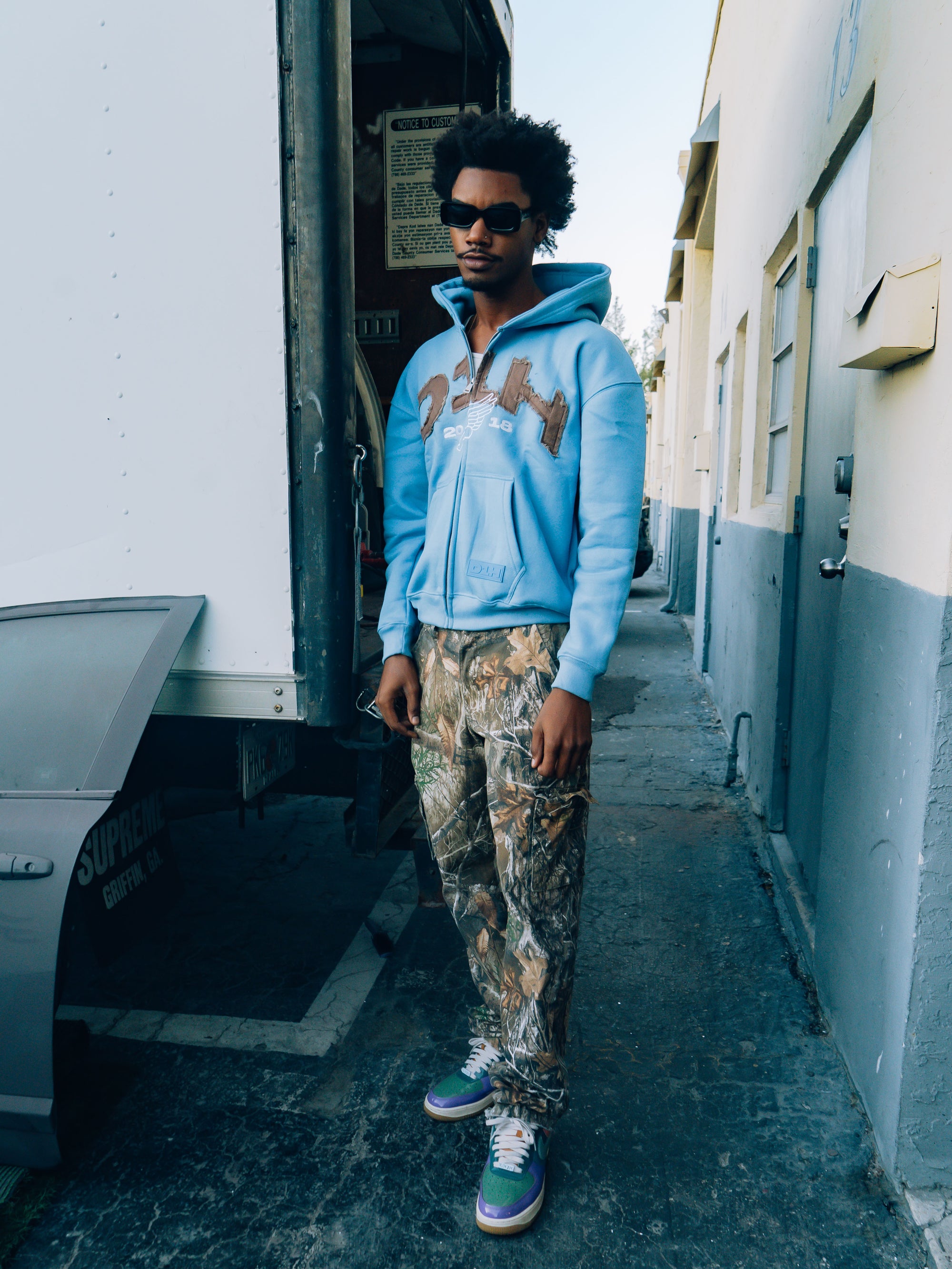 D1H DreamChaser Hoodie ( Blue )