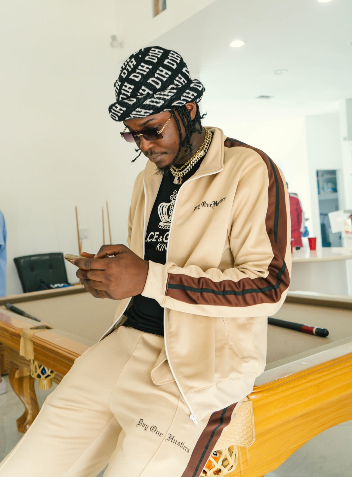 Tracksuit release 2.0 ( TAN/BROWN )